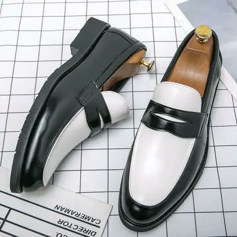 Two-tone loafers in black and white.
